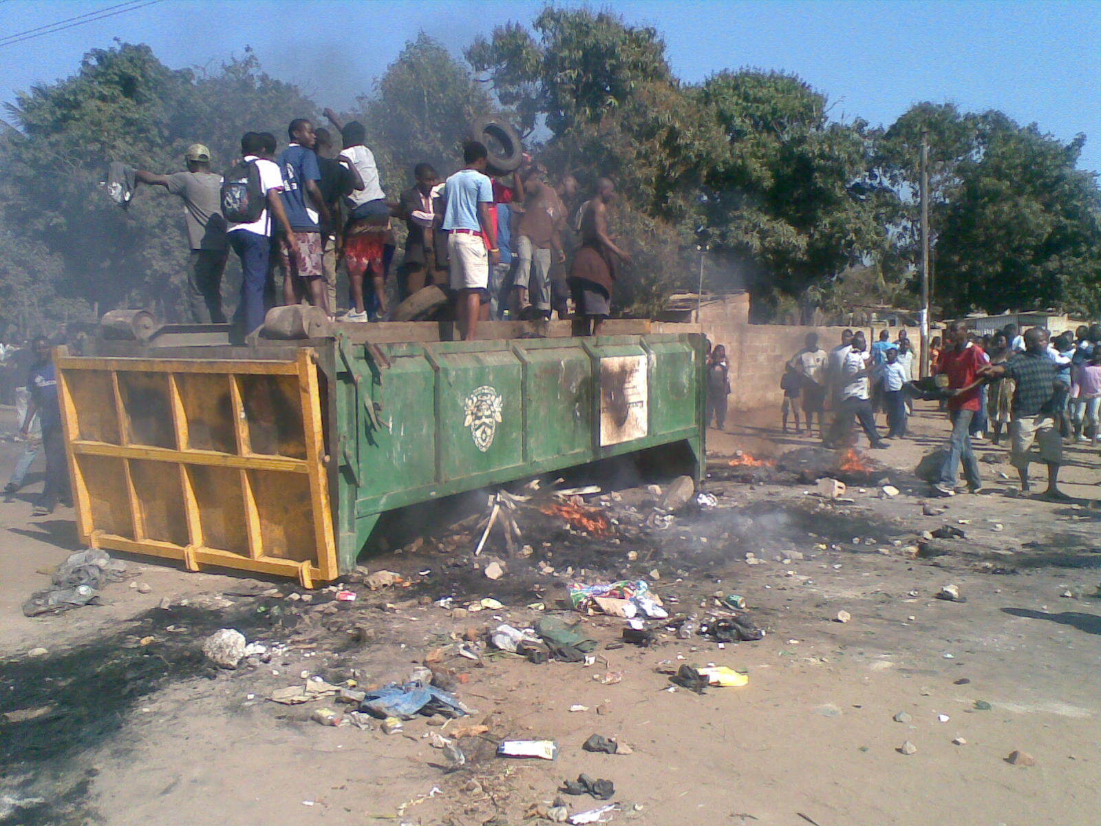 demonstrations in maputo 180